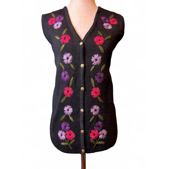 Vintage Floral Embroidered Hand Knit Sweater Vest Sz M Grandma Cottagecore - Picture 1 of 6